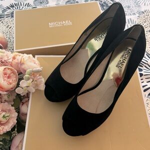 Beautiful Michael Kors Pumps black size 8